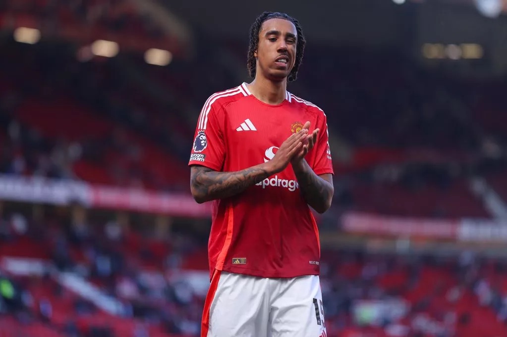 包含曼联球员伤情恶化，主帅面临人员危机的词条