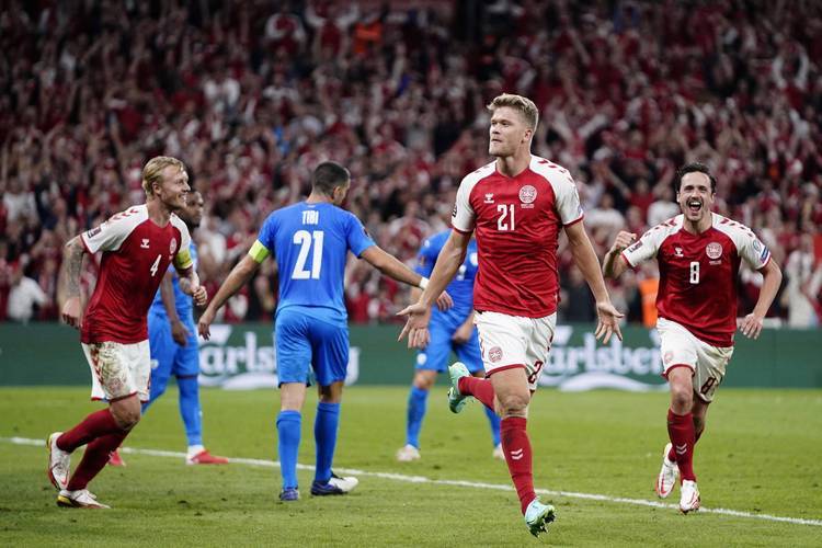 包含黑山客场-横扫马其顿，晋级欧国联四强的词条