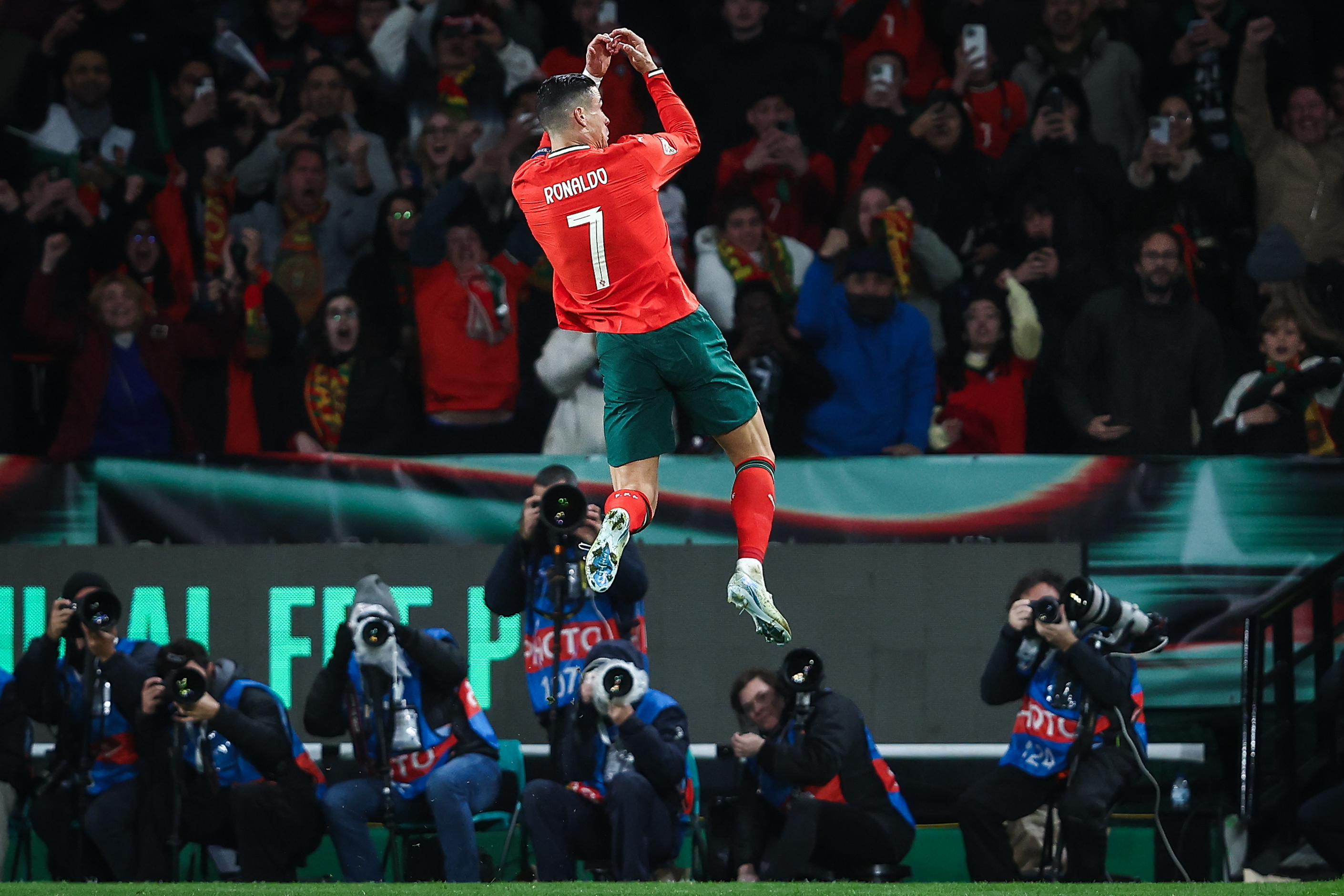 关于欧国联赛胜入决赛精彩比赛引发球迷关注的信息