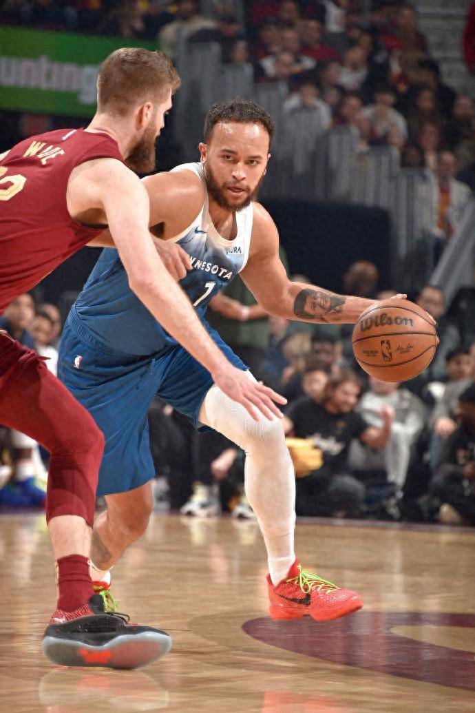 魔术绝杀时刻，步行者点燃赛场，唐斯迎来胜利！的简单介绍