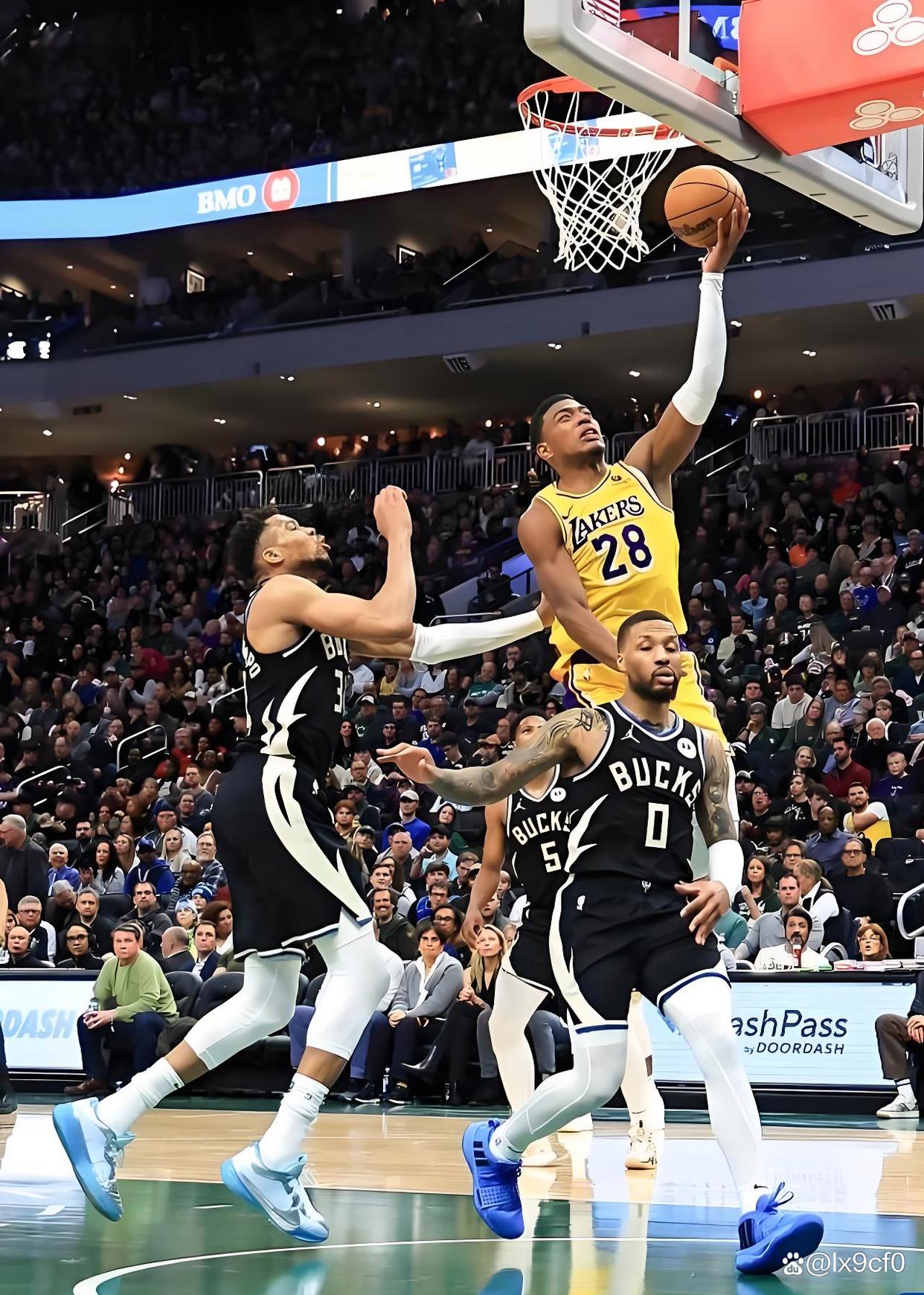 雄鹿绝杀时刻，东契奇点燃赛场，掀起高潮迎来胜利！