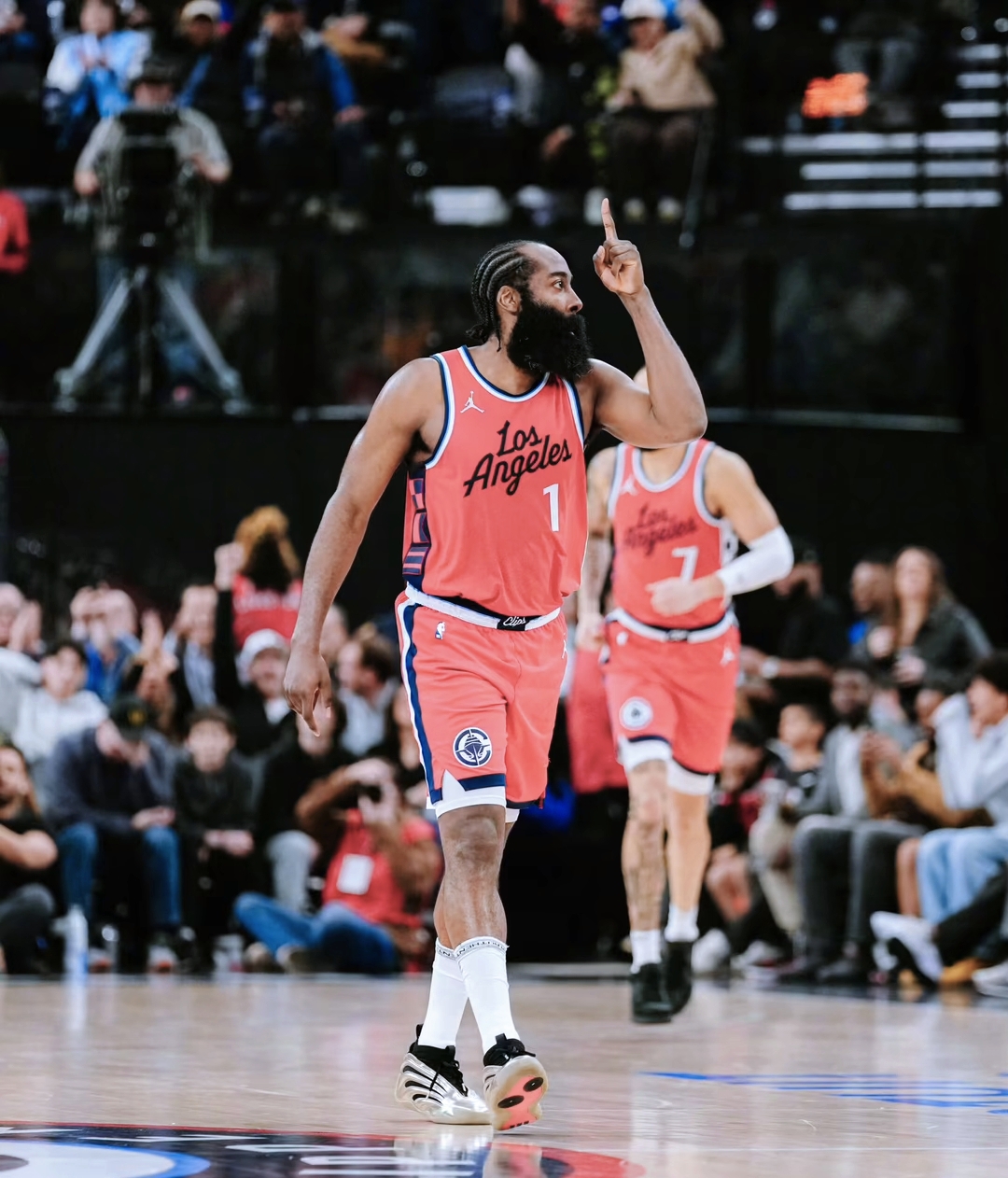 关于雄鹿惊艳全场，快船助攻爆棚，米切尔逆转取胜！的信息