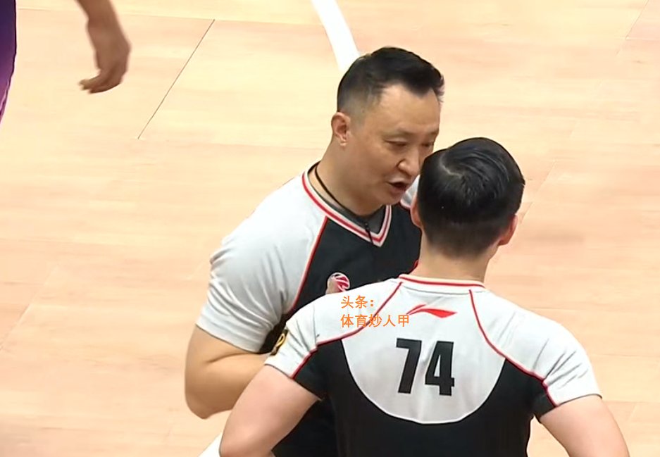 科维托娃焦点对战，莱万多夫斯基与60激战TES分钟，出色防守胜负难料！引发球迷热议的简单介绍